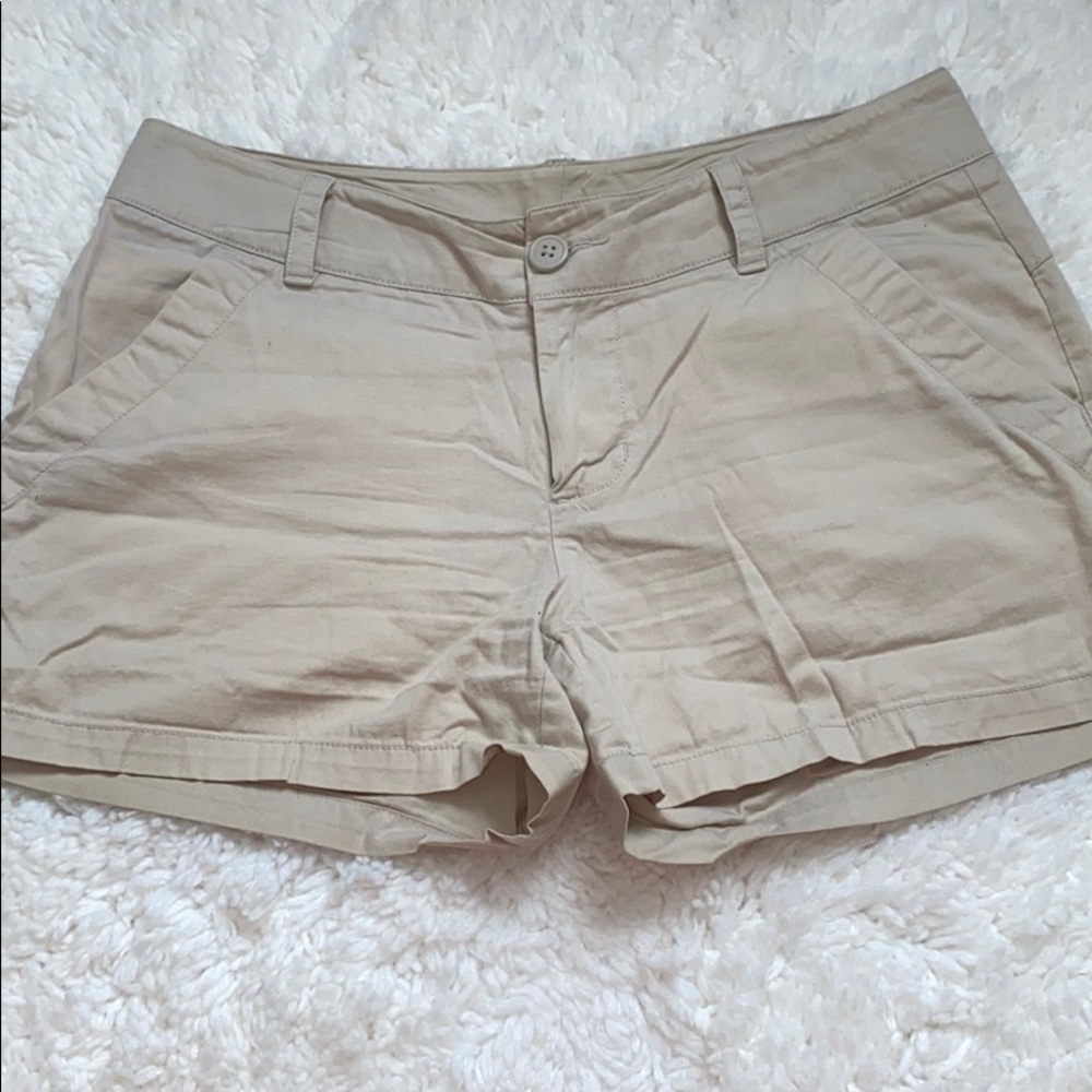 Khaki Shorts!!